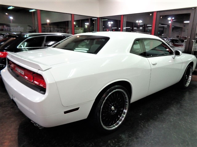 DODGE CHALLENGER - 国産・輸入車スポーツカー専門店 - インサイド