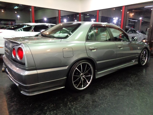 NISSAN SKYLINE - 国産・輸入車スポーツカー専門店 - インサイド