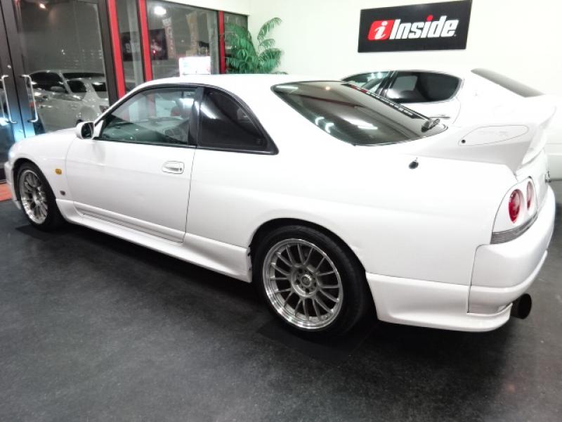 NISSAN SKYLINE GT-R - 国産・輸入車スポーツカー専門店 - インサイド